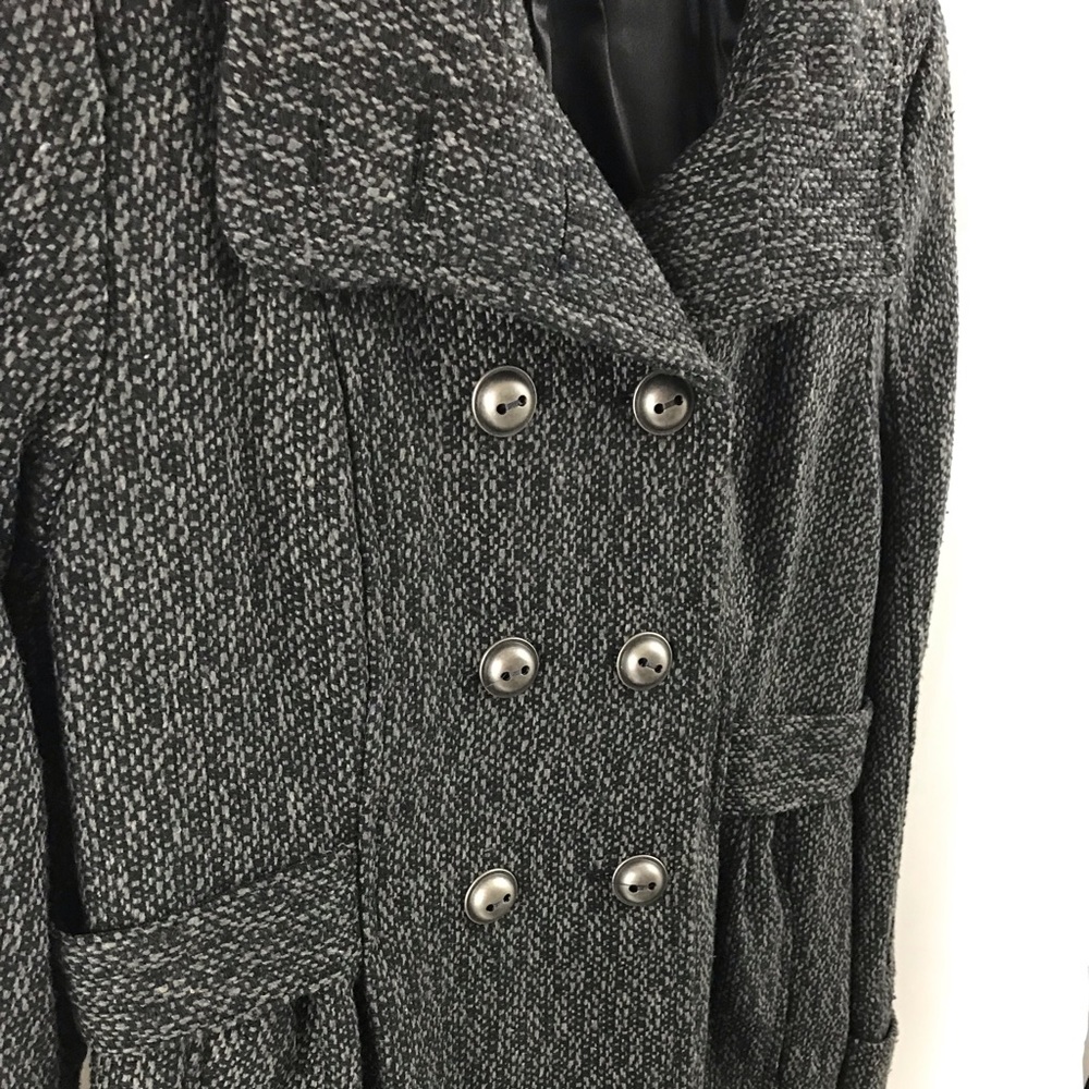 Grey Coat - Picture 2 of 7